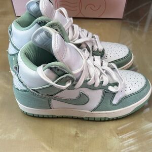 Authentic Nike High dunk  1985 green DenimHigh-Top Sneakers size 6